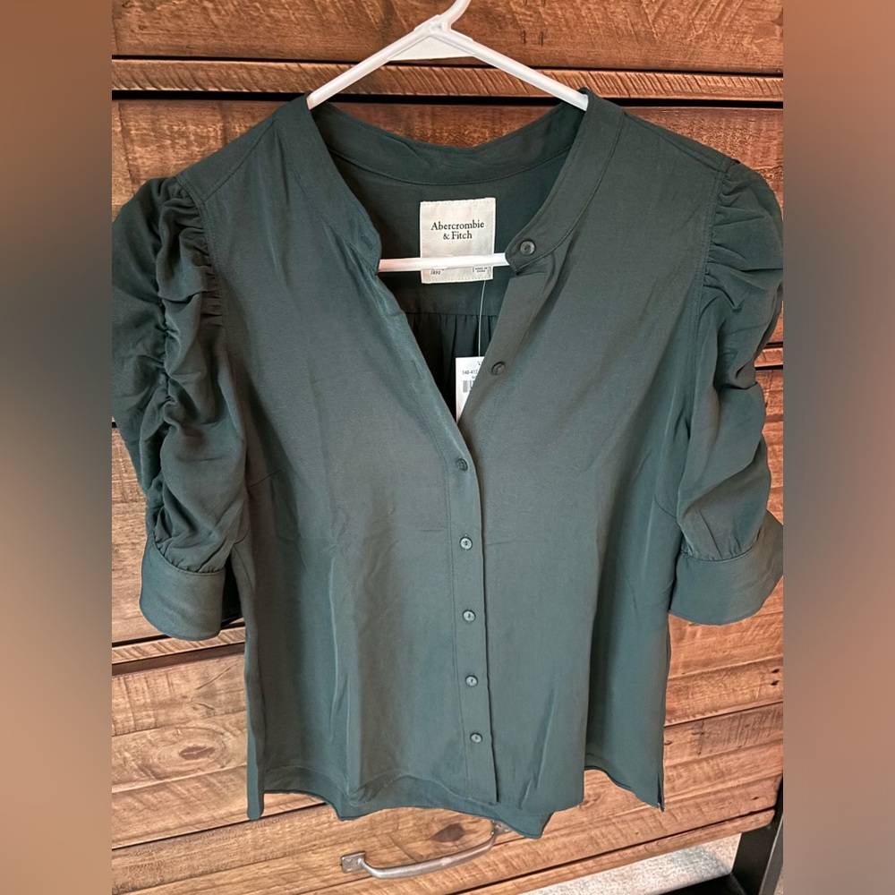Abercrombie forest green button down blouse